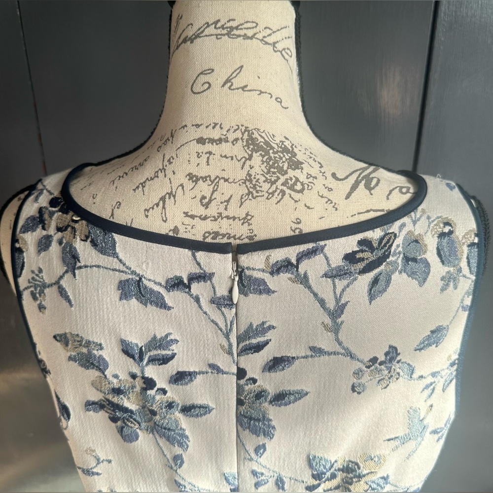 NWOT Sz 10. Ann Taylor Floral & Bird Print Sheath Dress. Beige, silver, navy - Picture 6 of 12